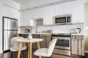 Downtown 1br w pool gym lounge nr 110 LAX-1011