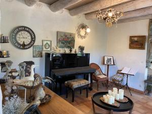 Maisons de vacances Cottage chaleureux avec piscine privee : photos des chambres