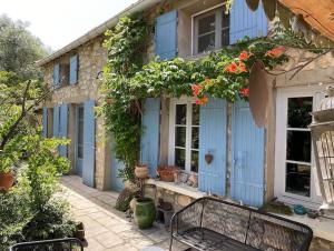 Maisons de vacances Cottage chaleureux avec piscine privee : photos des chambres