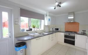 Cheerful 3 Bedroom 2 Bathroom Bungalow by CozyNest