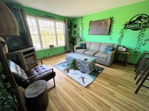 Jurassic Dino Suite Jiminy-Must See Sleeps 4