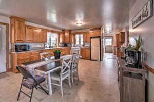 Peaceful Bird in Hand Home with Farmland Views!