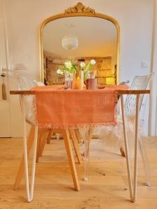 Appartements -La Batisse -Parking prive -Coeur historique - La Clef de Honfleur : photos des chambres