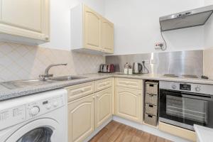 Bright and Quiet Edinburgh Home