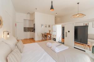 Virtudes Flat w AC & Balcony by LovelyStay