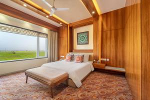 Shyama Sarovar Portico