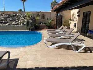 Casa Paraiso Villa Tenerife, stunning family bungalow with totally secluded pool area, wheelchair friendly - Los Abrigos