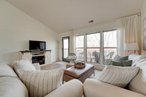 Relax Fireside Getaway 2 Mi to Silver Dollar City