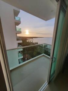 Hermoso apartamento con piscina frente al mar - Primera Ensenada