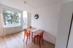 Appartements LE DAUPHIN - Place parking privee gratuit - WIFI et TV : photos des chambres