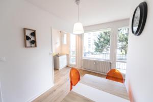 Appartements LE DAUPHIN - Place parking privee gratuit - WIFI et TV : photos des chambres