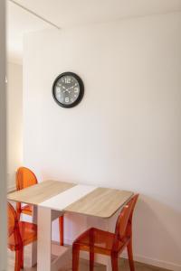 Appartements LE DAUPHIN - Place parking privee gratuit - WIFI et TV : photos des chambres