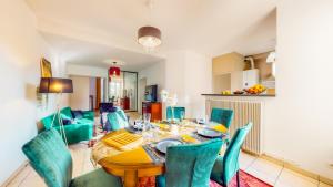 Appartements Nancy Thermal a 2 min -Le 1909- 8 pers- parking chez Julie : photos des chambres