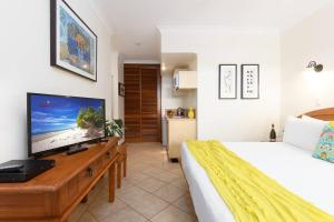 Poolside Villa - Hibiscus 40a