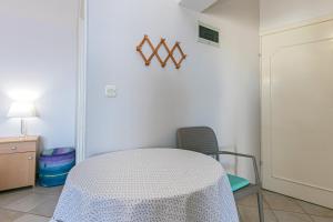 Apartments by the sea Pisak, Omis - 7520