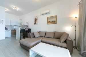 Apartments by the sea Pisak, Omis - 7519