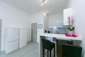 Apartments by the sea Pisak, Omis - 7519