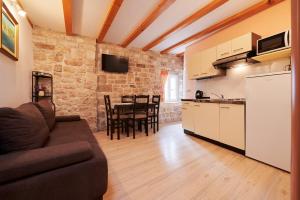 One-Bedroom Apartment room in Apartments and rooms by the sea Trogir - 16844