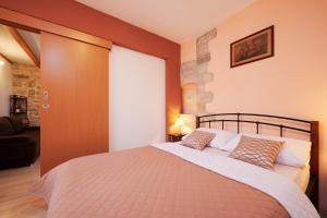 Apartments and rooms by the sea Trogir - 16844