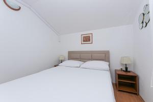 Apartments by the sea Pisak, Omis - 7520