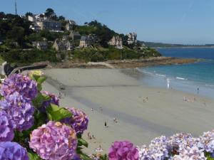 Maisons de vacances Breton cottage, 500 m beach, Penvenan, Pink Granite Coast : photos des chambres