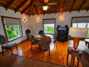 Private Hilltop Home Located Overlooking Roatans Beautiful Turquoise Reef,