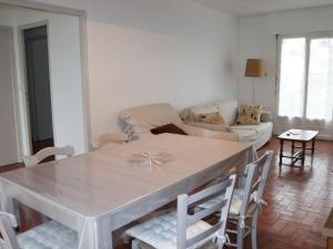 Maisons de vacances Maison avec Jardin pres du Lac de Gastes - 6 pers, Menage inclus, Ideale Familles - FR-1-319-407 : photos des chambres