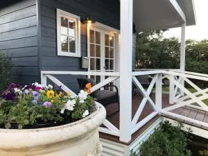 Hamptons In Rye Blue Cottage 3 Mins from Hot Springs! - Rye