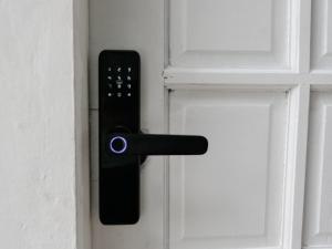 Fully Furnished 2BR Newly Renovated Apartment by the White Beach - 1min walk from door step