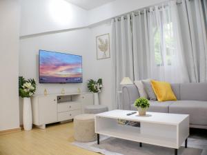 Fully Furnished 2BR Newly Renovated Apartment by the White Beach - 1min walk from door step