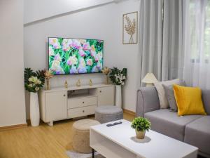 Fully Furnished 2BR Newly Renovated Apartment by the White Beach - 1min walk from door step