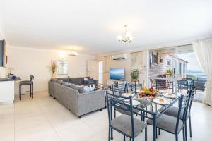 Laman Lodge, 6,15 Laman Street - Air Conditioned unit with spectacular views and free Wi-Fi