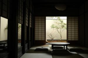 屋子 Wuz Marutamachi