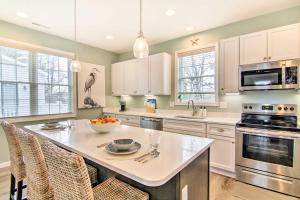 Shell Cottage with BBQ 4 Mi to Bethany Beach!