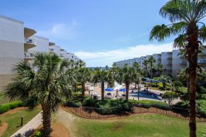 Gorgeous Overlooks The Courtyard in Classic Coastal Style Waterscape C400