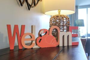 Gorgeous Overlooks The Courtyard in Classic Coastal Style Waterscape C400