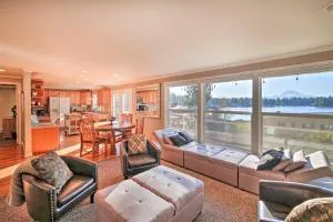 Stunning Kent Lake House with Private Dock! - Enumclaw