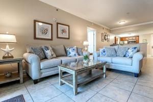 Charming Walk Out To Pools Waterscape A110 Courtyard