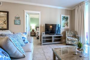 Charming Walk Out To Pools Waterscape A110 Courtyard