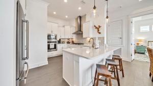 Current Affairs Brand New 2 BR Townhome in Prominence Golf Cart Included