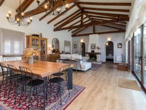 Impresionante villa entre mar y montaña