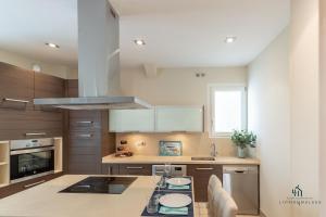 Living4Malaga Majestic Granada Street