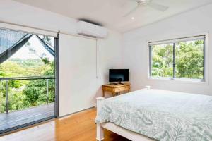 Large Tugun Modern House minutes to the beach