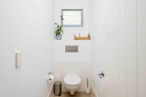 Large Tugun Modern House minutes to the beach