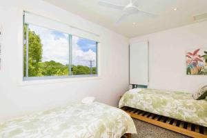 Large Tugun Modern House minutes to the beach