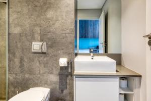 Backup-Powered Elegant Mountain View Apartment