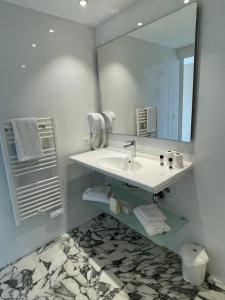 Hotels Hotel Abrial : photos des chambres
