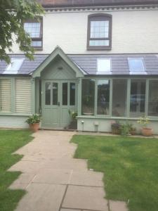 HENWICK HOUSE Beautiful flat,Private parking, short walk to town