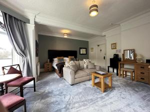 Hot Tub Room: Superking/Twin room in Craig-y-Dderwen Riverside Hotel