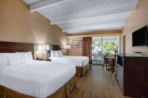 Deluxe Double Room with Two Double Beds - Non-Smoking room in Travelodge by Wyndham Lakeland